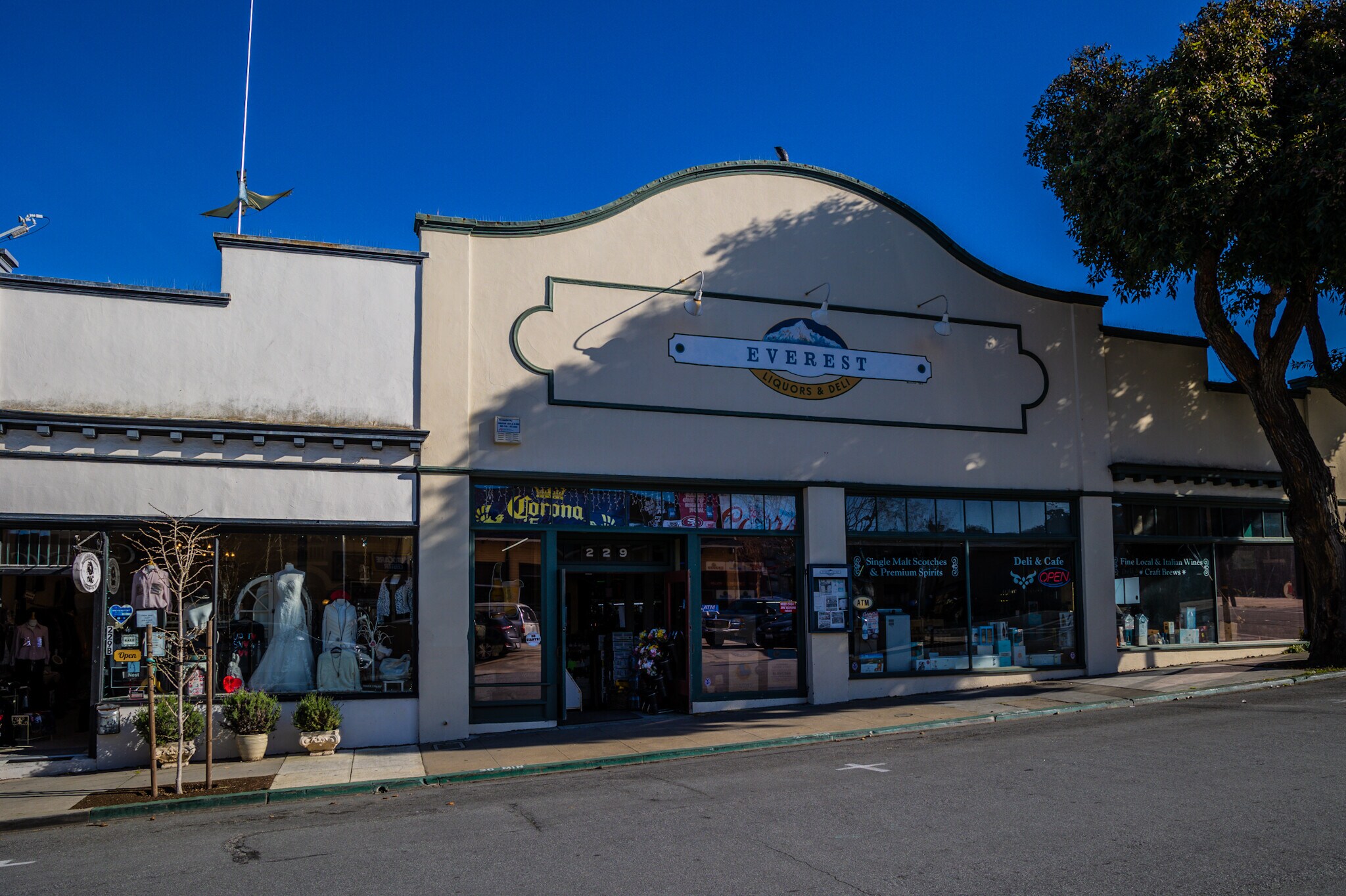 229 Grand Ave, Pacific Grove, CA for sale Primary Photo- Image 1 of 1