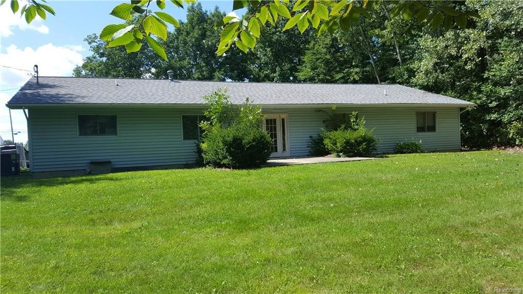 1447 S Irish Rd, Davison, MI 48423