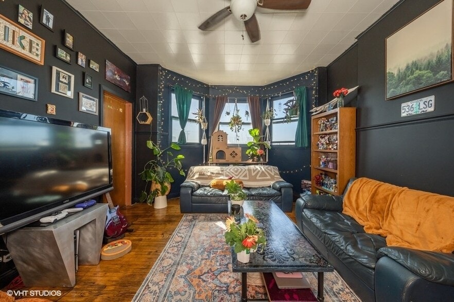 2410 S Blue Island Ave, Chicago, IL for sale - Building Photo - Image 2 of 15