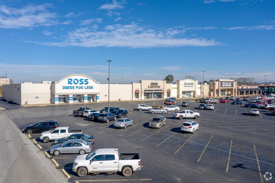 308-356 Cox Creek Pky, Florence, AL for lease - Building Photo - Image 2 of 23