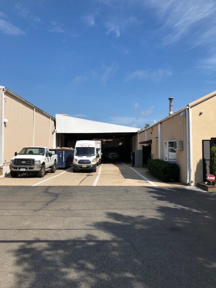 342 Montauk Hwy, Wainscott, NY for lease - Building Photo - Image 3 of 7