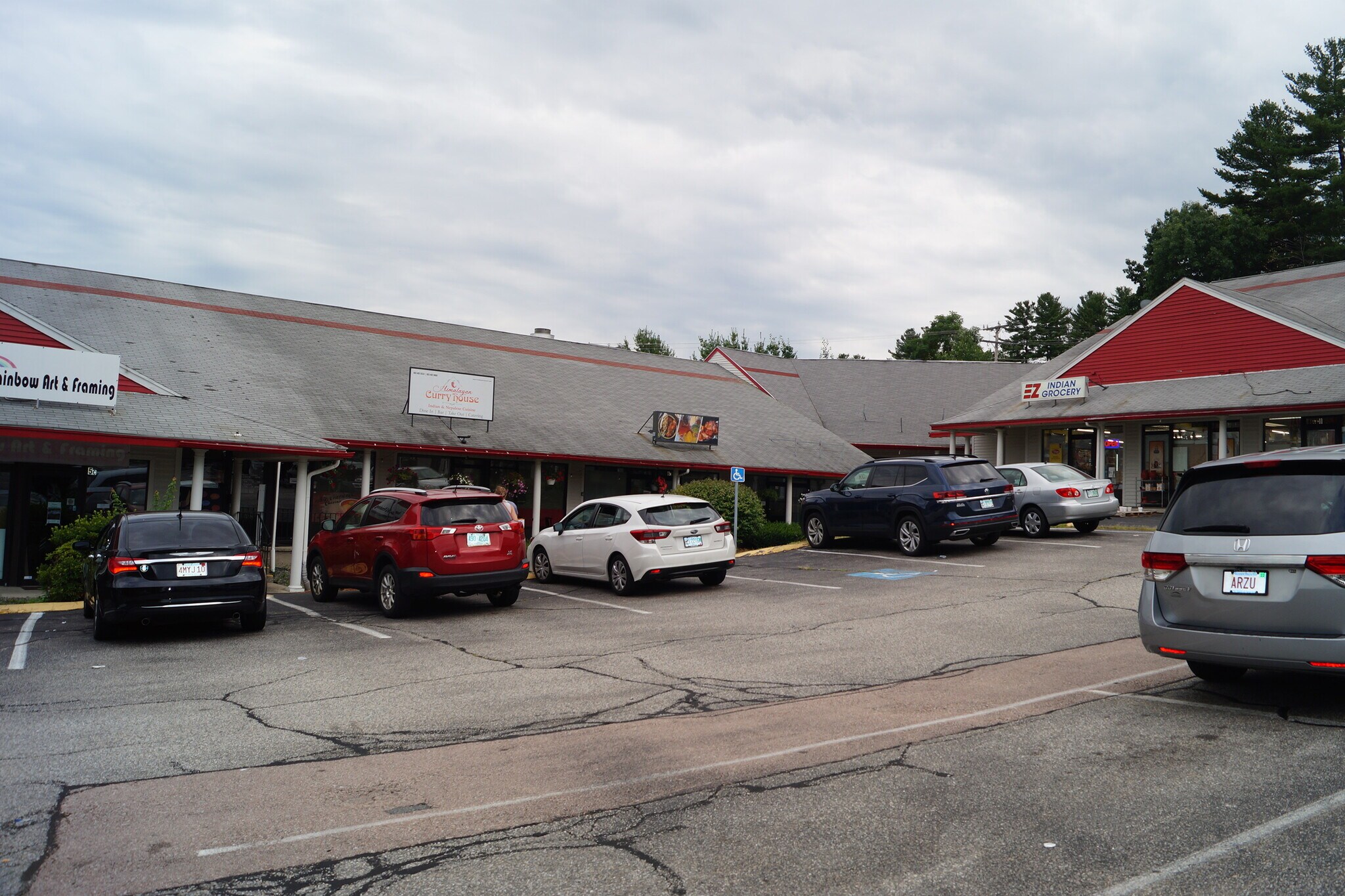 295 Daniel ster Hwy, Nashua, NH 03060 Sun Plaza