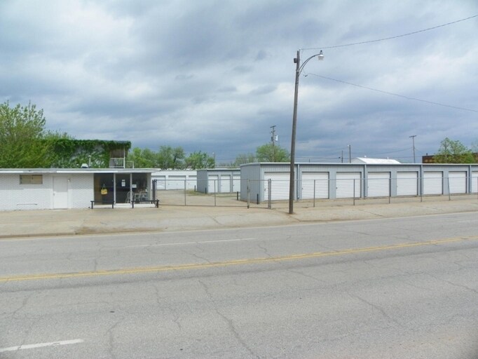 302 E Main St, Cushing, OK for sale - Primary Photo - Image 1 of 1