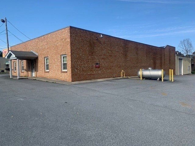 2124 Gresham Rd, Lilburn, GA for lease - Building Photo - Image 1 of 4