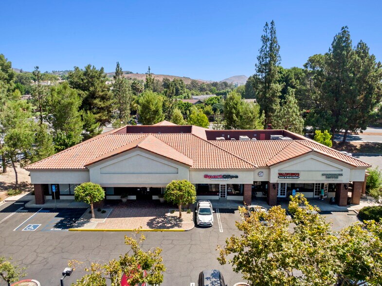 2072 E Avenida De Los Arboles, Thousand Oaks, CA for lease - Building Photo - Image 2 of 22