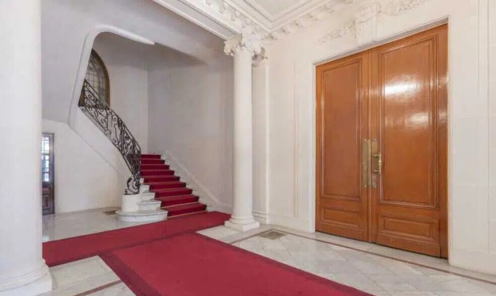 9 Rue De Chaillot, Paris for lease - Interior Photo - Image 3 of 4