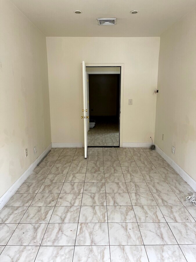 294 New Dorp Ln, Staten Island, NY 10306