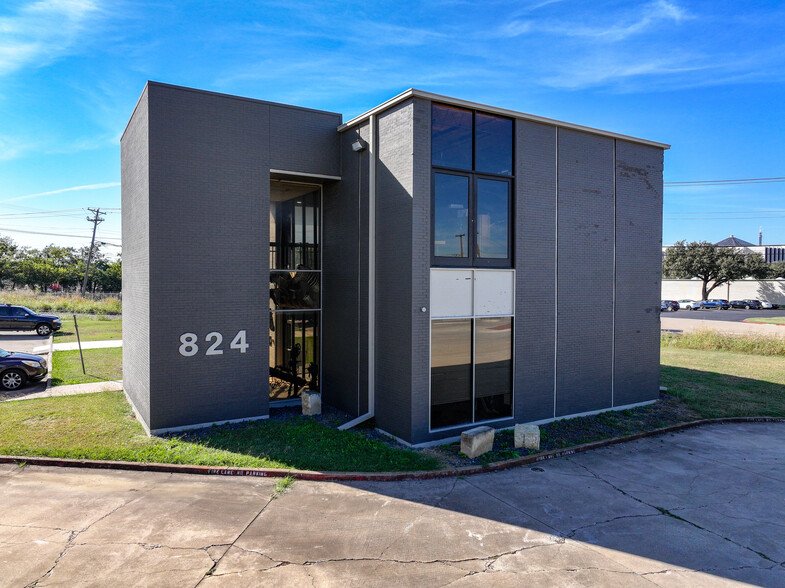 824 Avenue H E, Arlington, TX for sale - Building Photo - Image 1 of 2