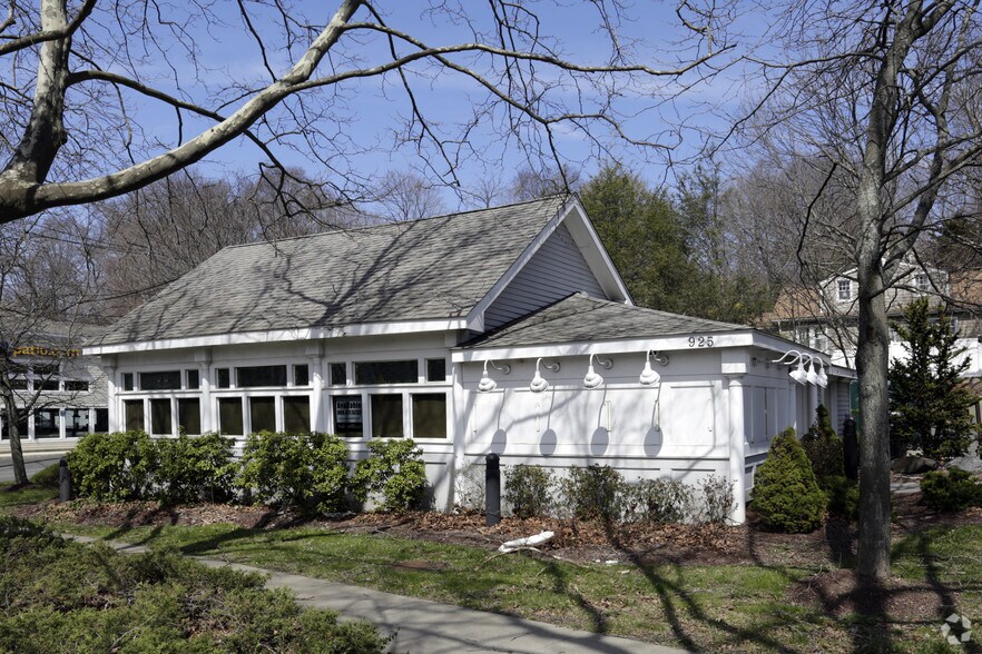 925 E Post Rd, Westport, CT for sale - Primary Photo - Image 1 of 1