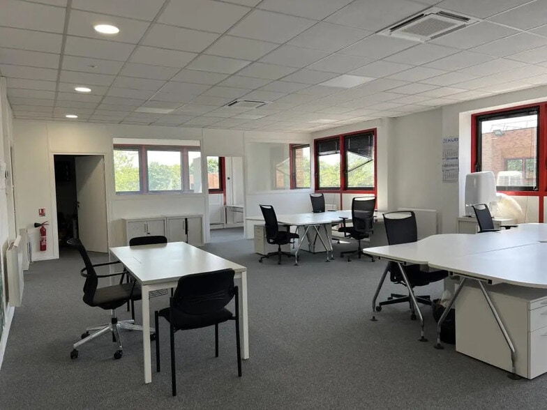 20 Allée Des Erables, Villepinte for lease - Interior Photo - Image 3 of 7