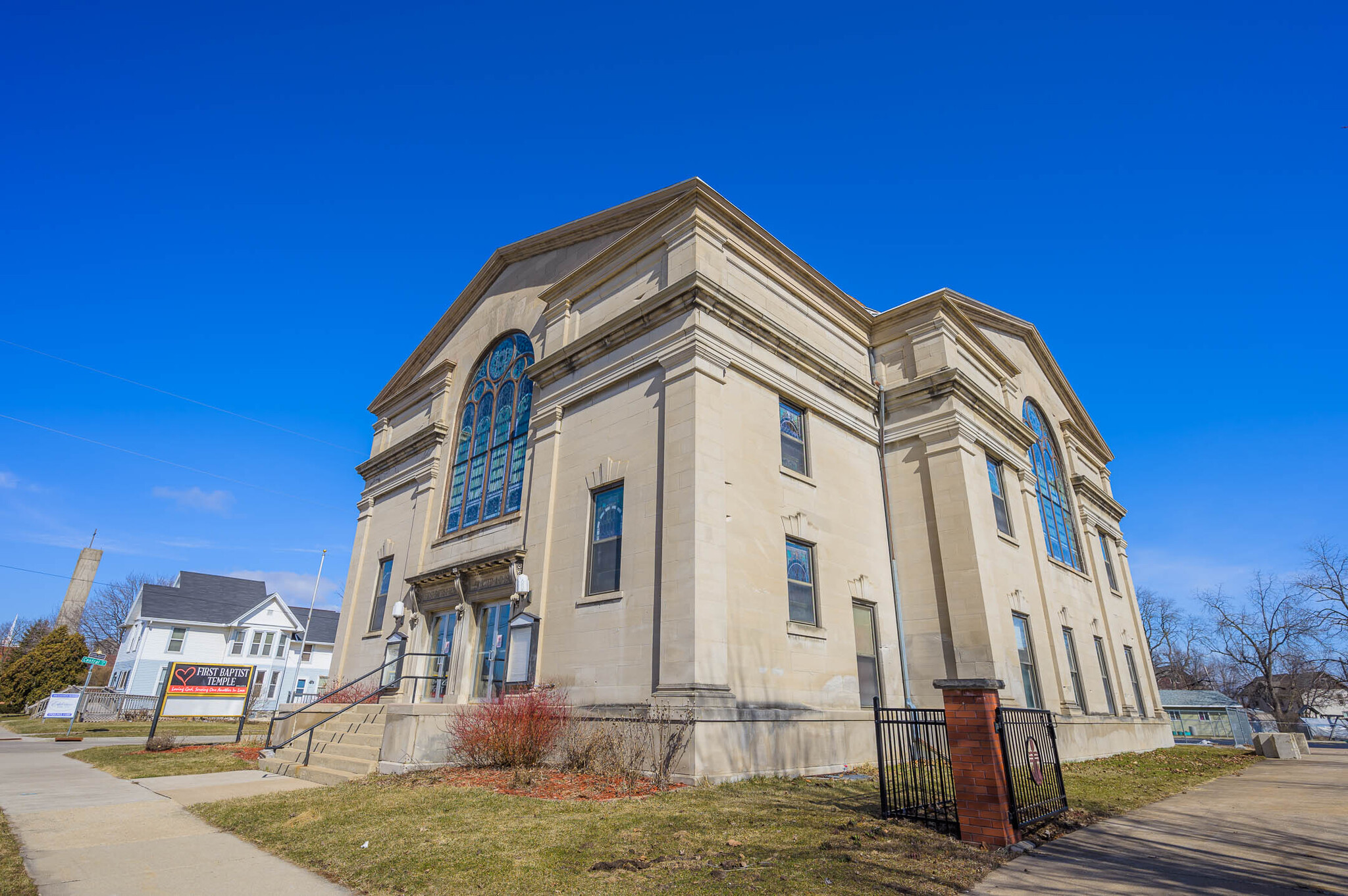 138 Church Ave, Oshkosh, WI 54901 - First Baptist Temple | LoopNet.com