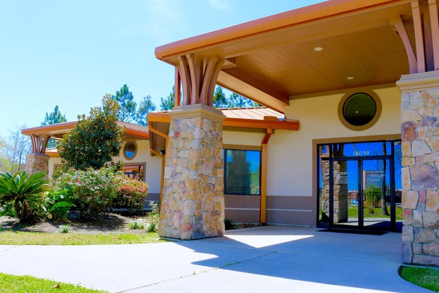 18057 Highway 105 W, Montgomery, TX for lease - Building Photo - Image 2 of 6