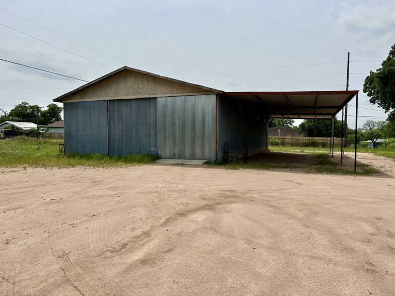 116 Emily St, Kingsland, TX for lease - Primary Photo - Image 1 of 13