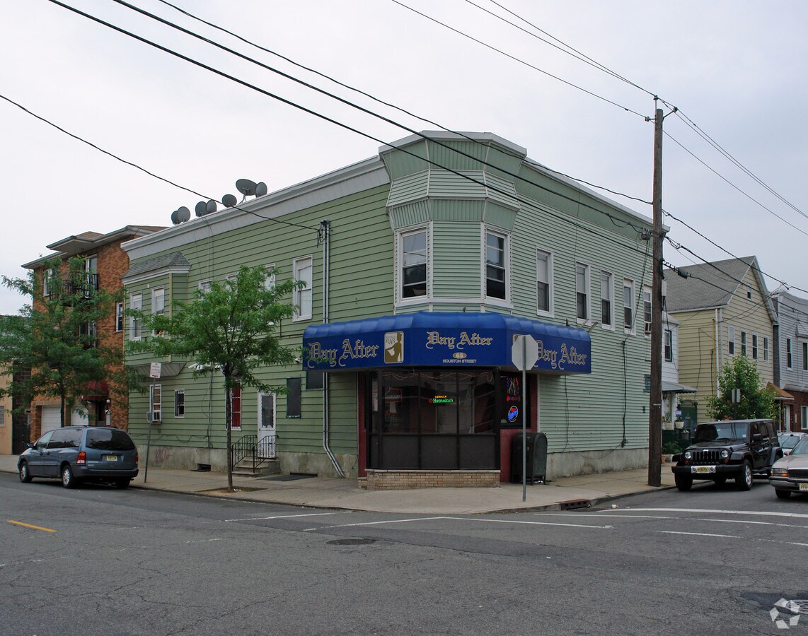 65 Houston St, Newark, NJ 07105