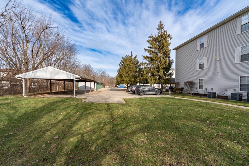 108 Oak Creek Plz, Bloomington, IL 61704 Creekside Village Apartments