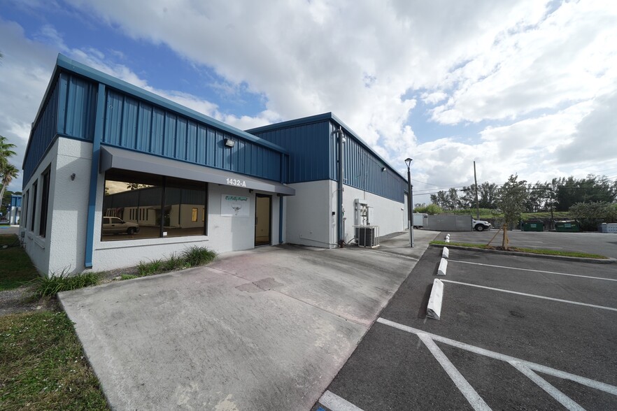 1432 Skees Rd, West Palm Beach, FL for lease - Building Photo - Image 1 of 3