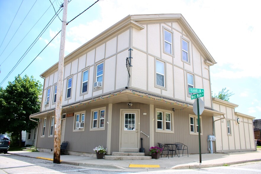 526 Franklin St, West Bend, WI for sale - Building Photo - Image 1 of 1