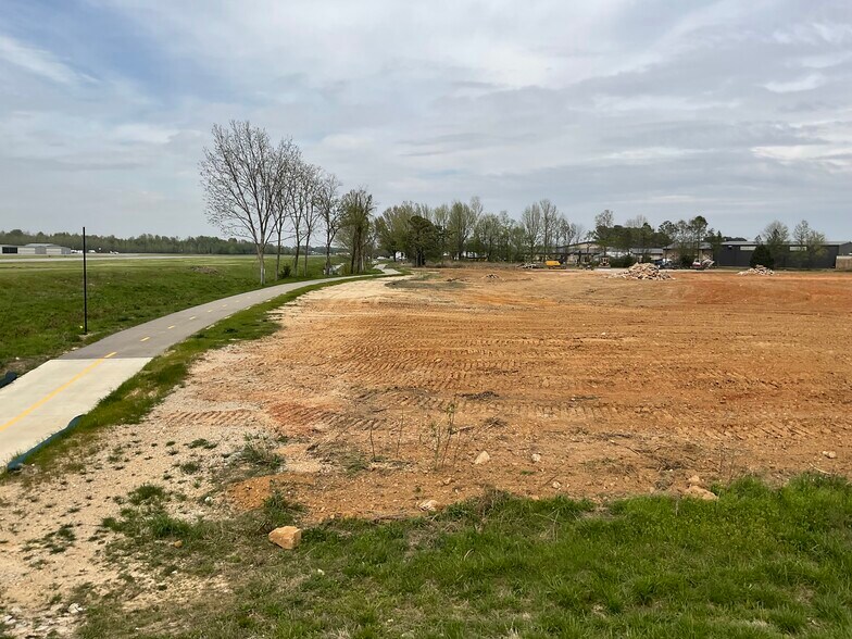 2001 W Kingshighway, Paragould, AR 72450 Lots 1, 3