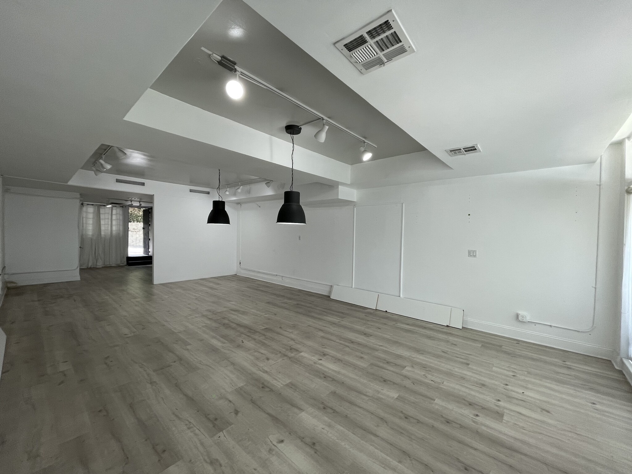 7801-7813 W Sunset Blvd, Los Angeles, CA for lease Interior Photo- Image 1 of 6