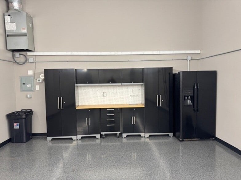 630 Sumpter St, Fort Wayne, IN for lease - Building Photo - Image 3 of 6