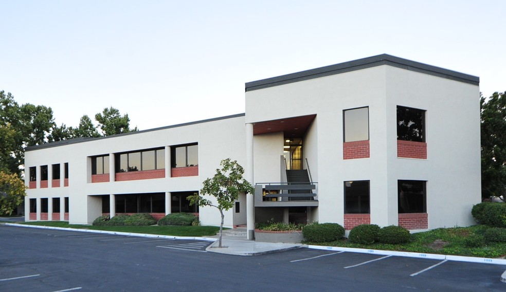 1003 E Cooley Dr, Colton, CA for lease - Primary Photo - Image 1 of 10