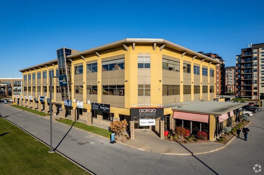 950 Montée Des Pionniers, Terrebonne, QC for lease - Primary Photo - Image 3 of 7