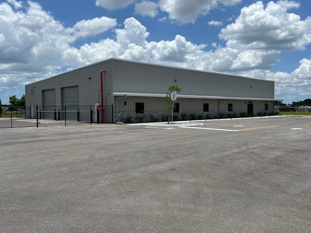 2954 Van Buren St, Fort Myers, FL for lease - Building Photo - Image 2 of 20