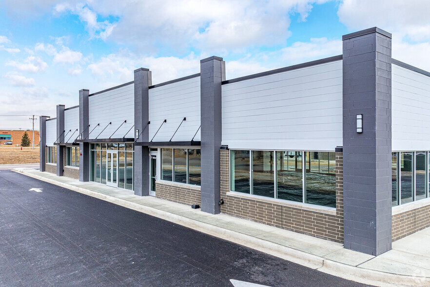 71-81 Miller Drive, North Aurora, IL for lease - Building Photo - Image 2 of 5