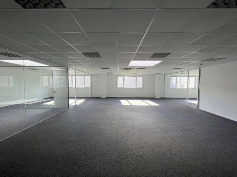 Office in Roncq for lease - Interior Photo - Image 1 of 6
