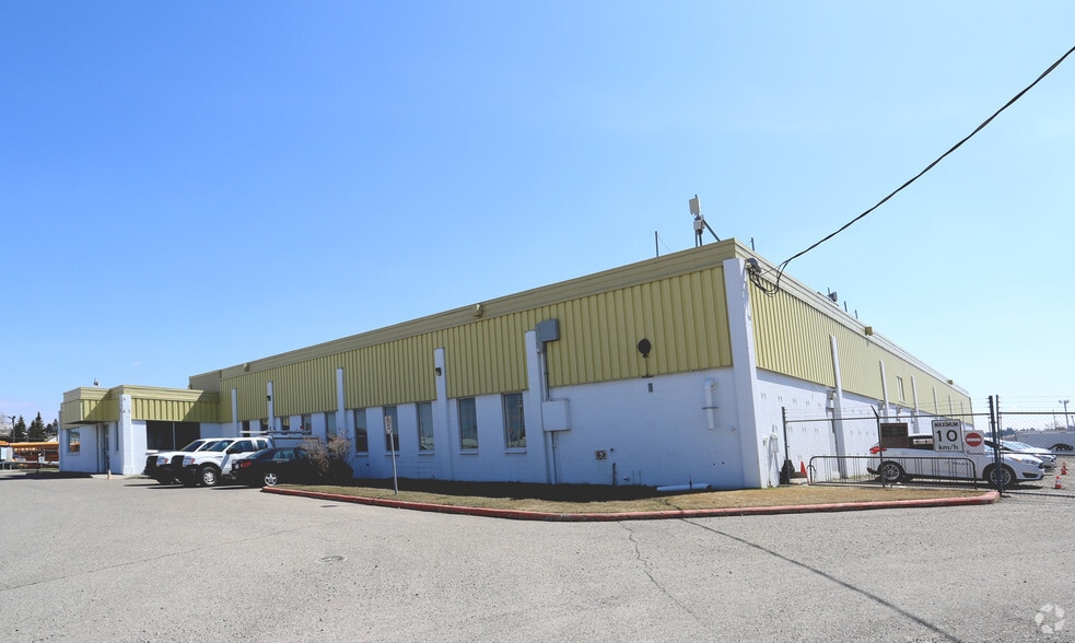 715 41st Ave NE, Calgary, AB for sale - Primary Photo - Image 1 of 1