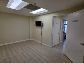 9615 Brighton Way, Beverly Hills, CA for lease Interior Photo- Image 1 of 8