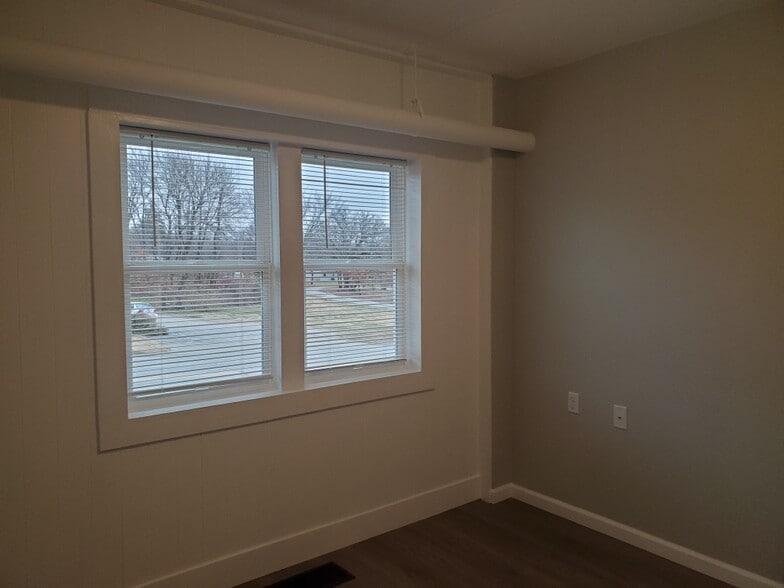 600 E Mary St, Yates Center, KS for sale - Building Photo - Image 3 of 54