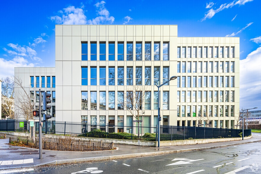 Office in Lyon for lease - Primary Photo - Image 1 of 3