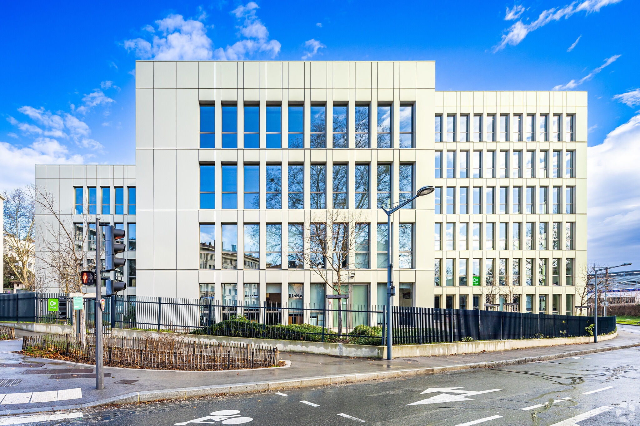 Office in Lyon for lease Primary Photo- Image 1 of 4