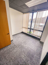 915 Broadway St, Vancouver, WA for lease Interior Photo- Image 2 of 2