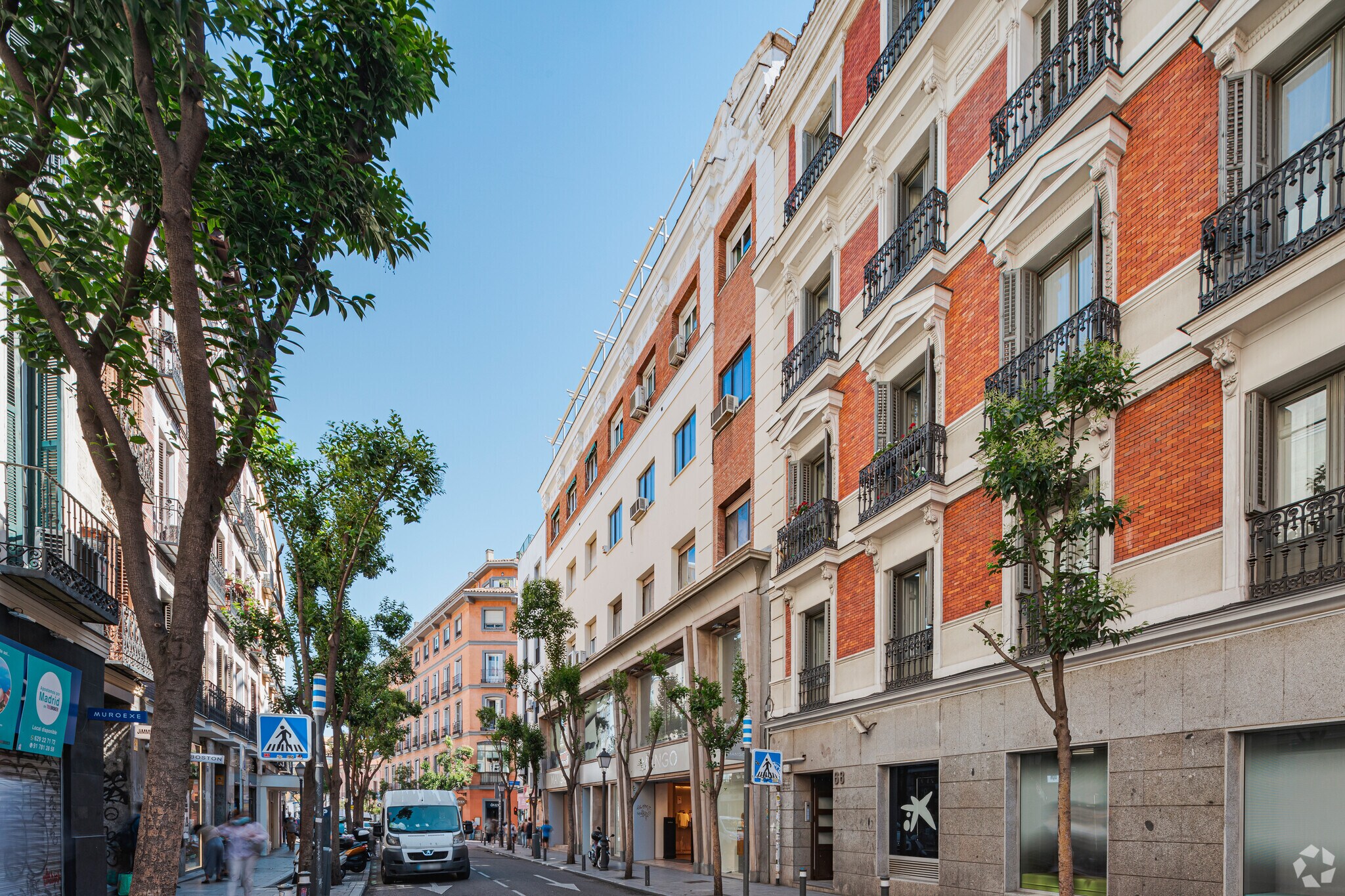 Calle de Fuencarral, 70, Madrid, Madrid for sale Primary Photo- Image 1 of 1