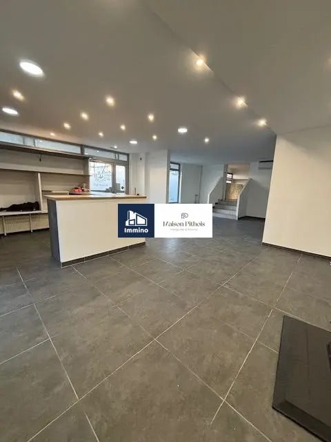 Flex in Toulon for sale Interior Photo- Image 1 of 8