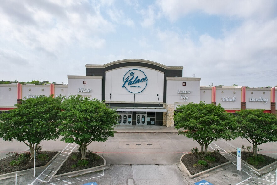 5950 Fairmont Pkwy, Pasadena, TX for sale - Building Photo - Image 3 of 9