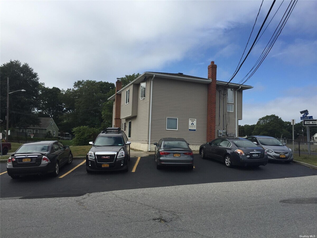 434 Sunrise Hwy, West Islip, NY 11795