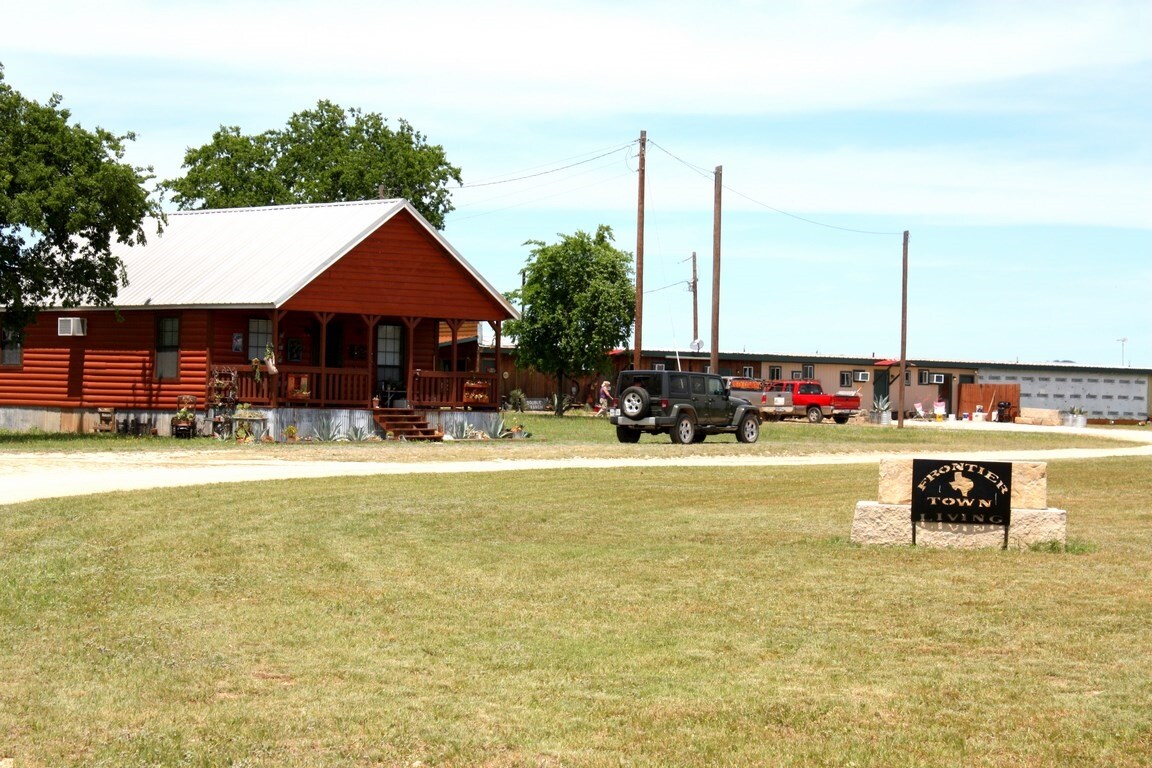 450 Frontier Loop, Bandera, TX for sale Building Photo- Image 1 of 1