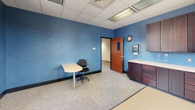 1020 SW Fairlawn Rd, Topeka, KS for sale Interior Photo- Image 2 of 5