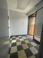 240-252 James St, Bensenville, IL for lease Interior Photo- Image 2 of 9