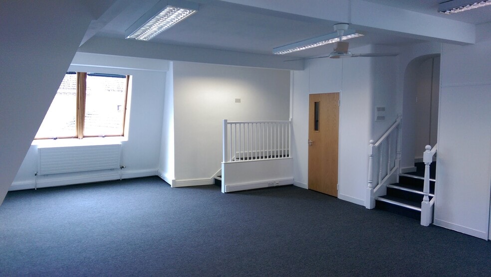 42-46 High St, Kingston Upon Thames for lease - Interior Photo - Image 3 of 4