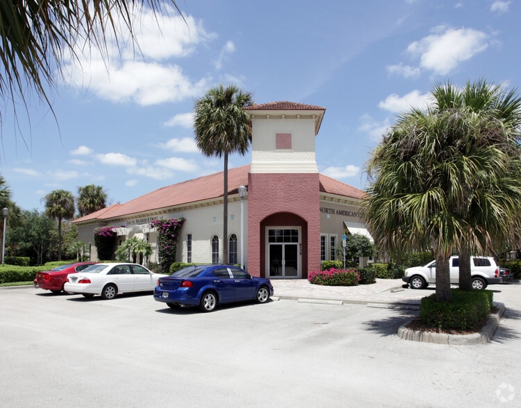 9115 Corsea del Fontana Way, Naples, FL for sale - Primary Photo - Image 1 of 2