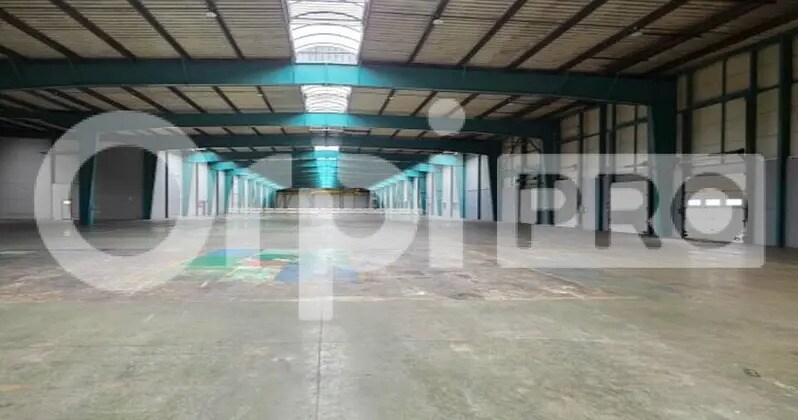 Flex in Lieusaint for lease - Interior Photo - Image 1 of 4