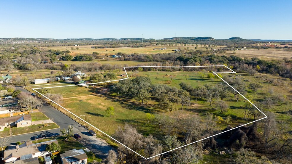 1114 Meadowlark Dr, Fredericksburg, TX for sale - Building Photo - Image 2 of 26