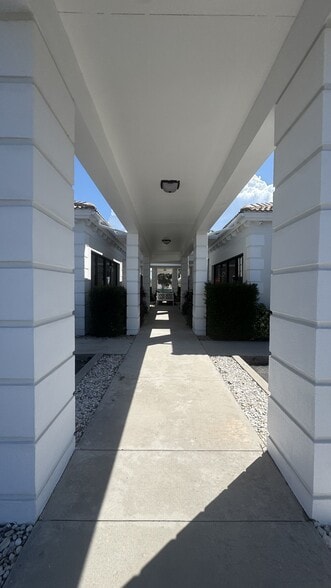 8065 Beneva Rd, Sarasota, FL for lease - Building Photo - Image 2 of 4