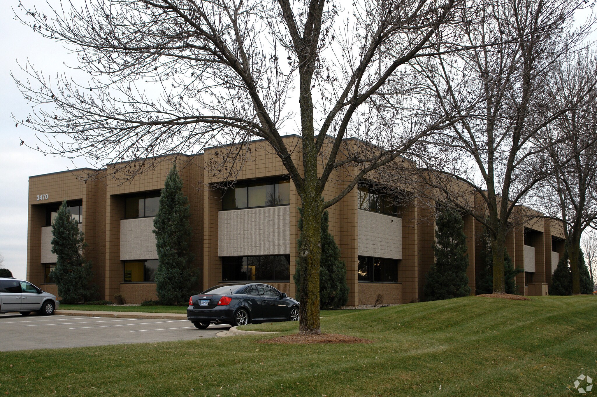 3470 Washington Dr, Eagan, MN 55122 Yankee Square Office II