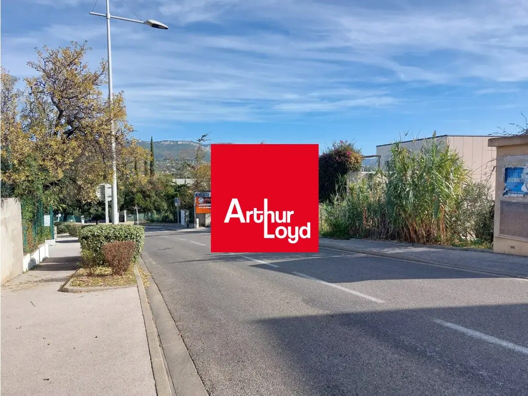 Flex in La Seyne-sur-Mer for lease Building Photo- Image 1 of 6