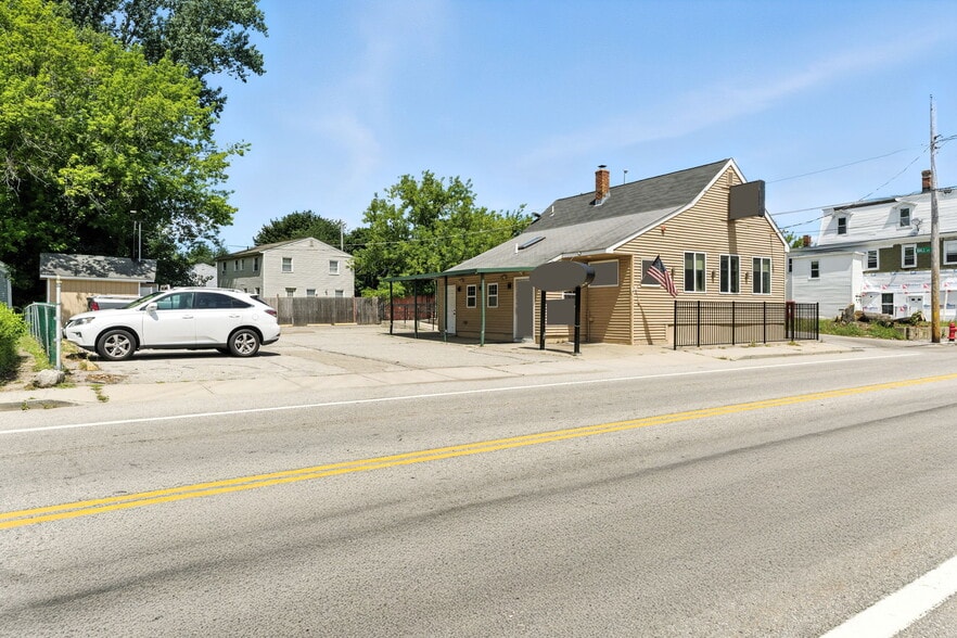 568 Providence St, West Warwick, RI for sale - Building Photo - Image 2 of 31